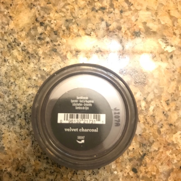 Bareminerals Eyeshadow in Velvet Charcoal - Picture 2 of 3